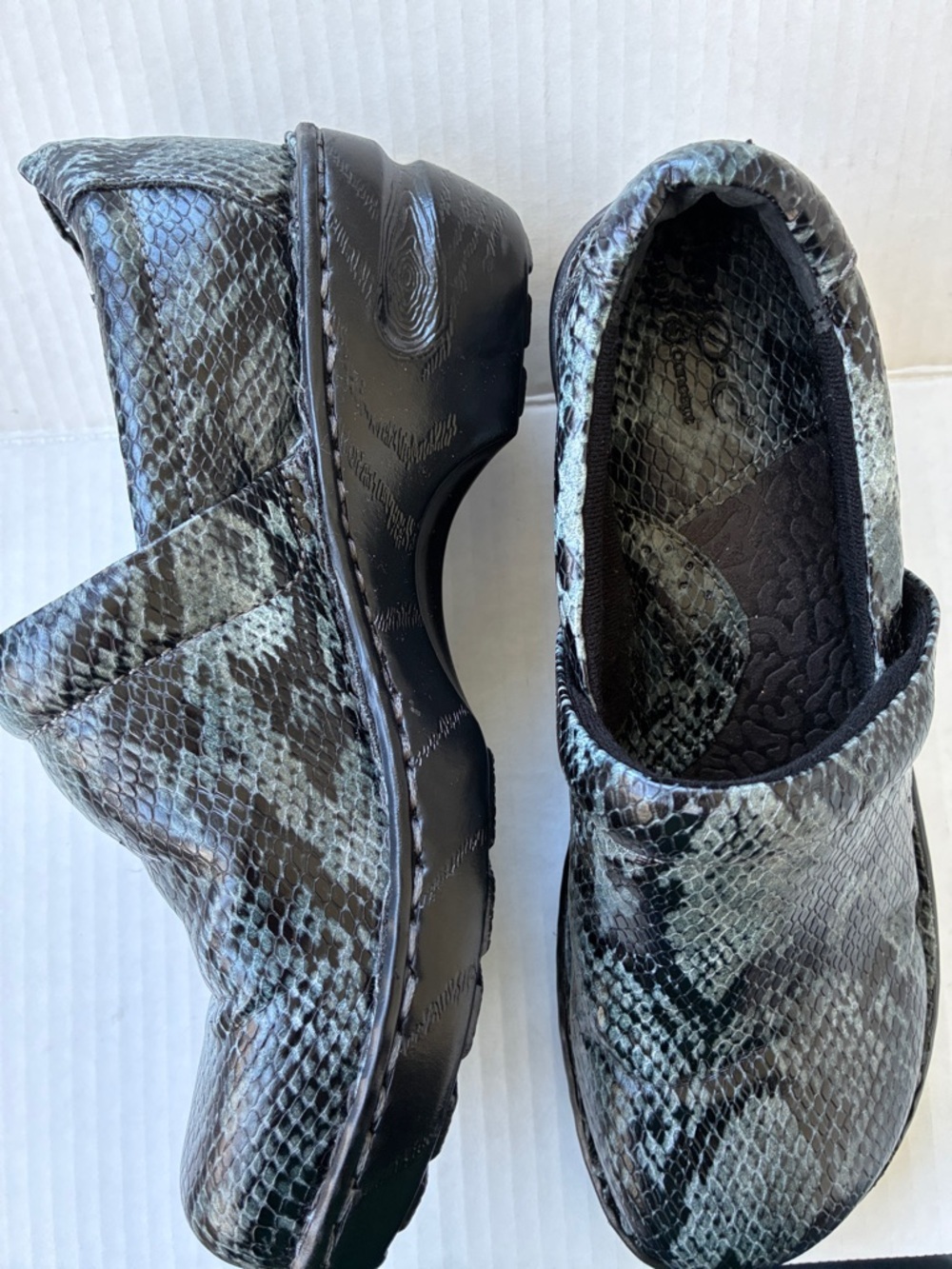 B.O.C Born Concept Snake-Print Slip-On Clogs in Black and Gray Size 7